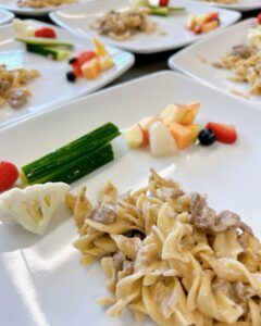 Beef stroganoff with fruit and vegetables